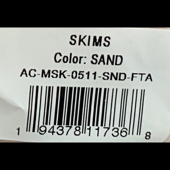 SKIMS SAND nude kardashian face mask - Picture 13 of 16